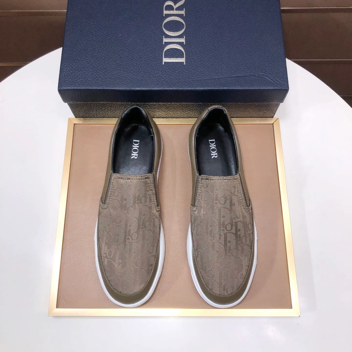 Men's shoes💰420💰【Dior】Official website global debut 🔝The latest masterpiece of high-end men's shoes brand: original special cloth fabric imported from Italy + imported sheepskin lining🔥Original toe-cap rubber outsole Soft and comfortable, making walking more convenient and comfortable! Size: 38-44 (45 can be customized)